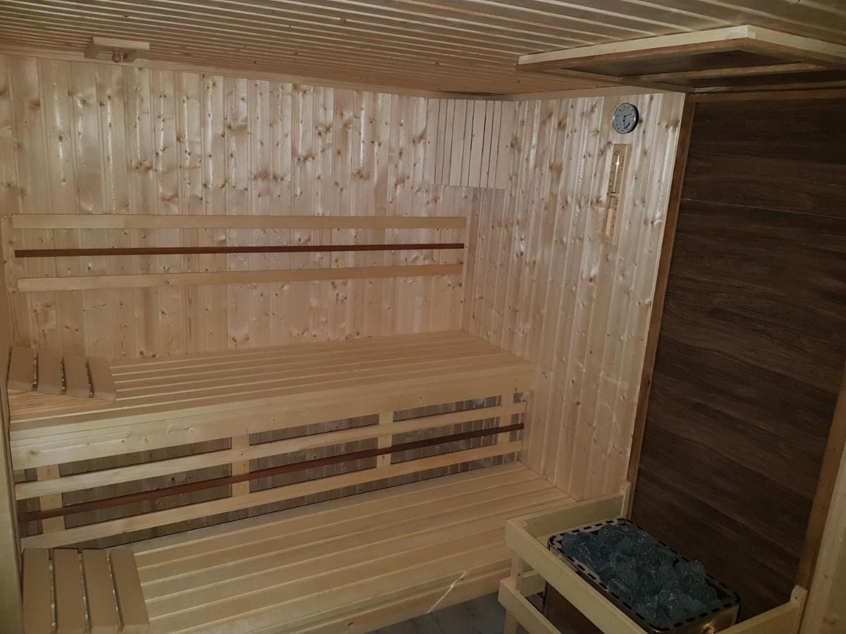 Hotel - Restauracja "Sloneczna" Jarocin Ngoại thất bức ảnh