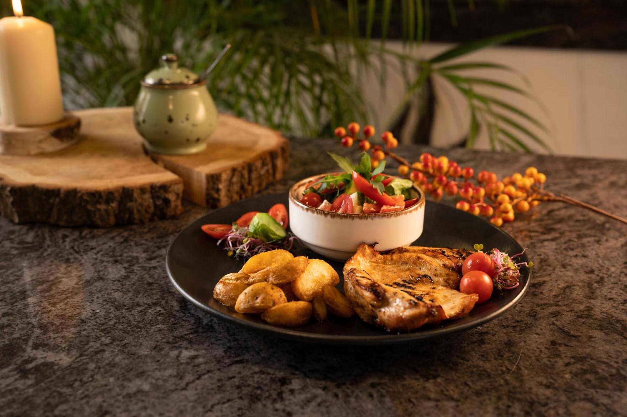Hotel - Restauracja "Sloneczna" Jarocin Ngoại thất bức ảnh