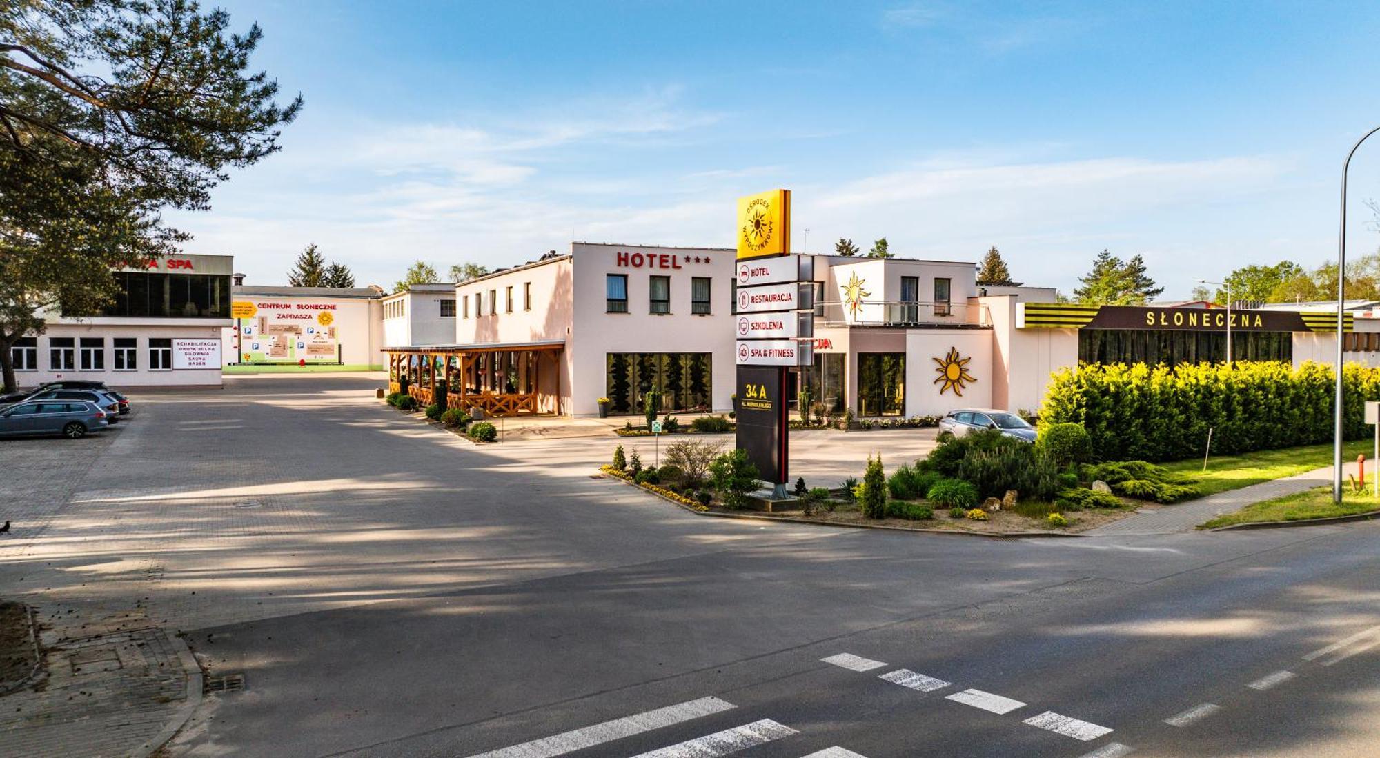 Hotel - Restauracja "Sloneczna" Jarocin Ngoại thất bức ảnh