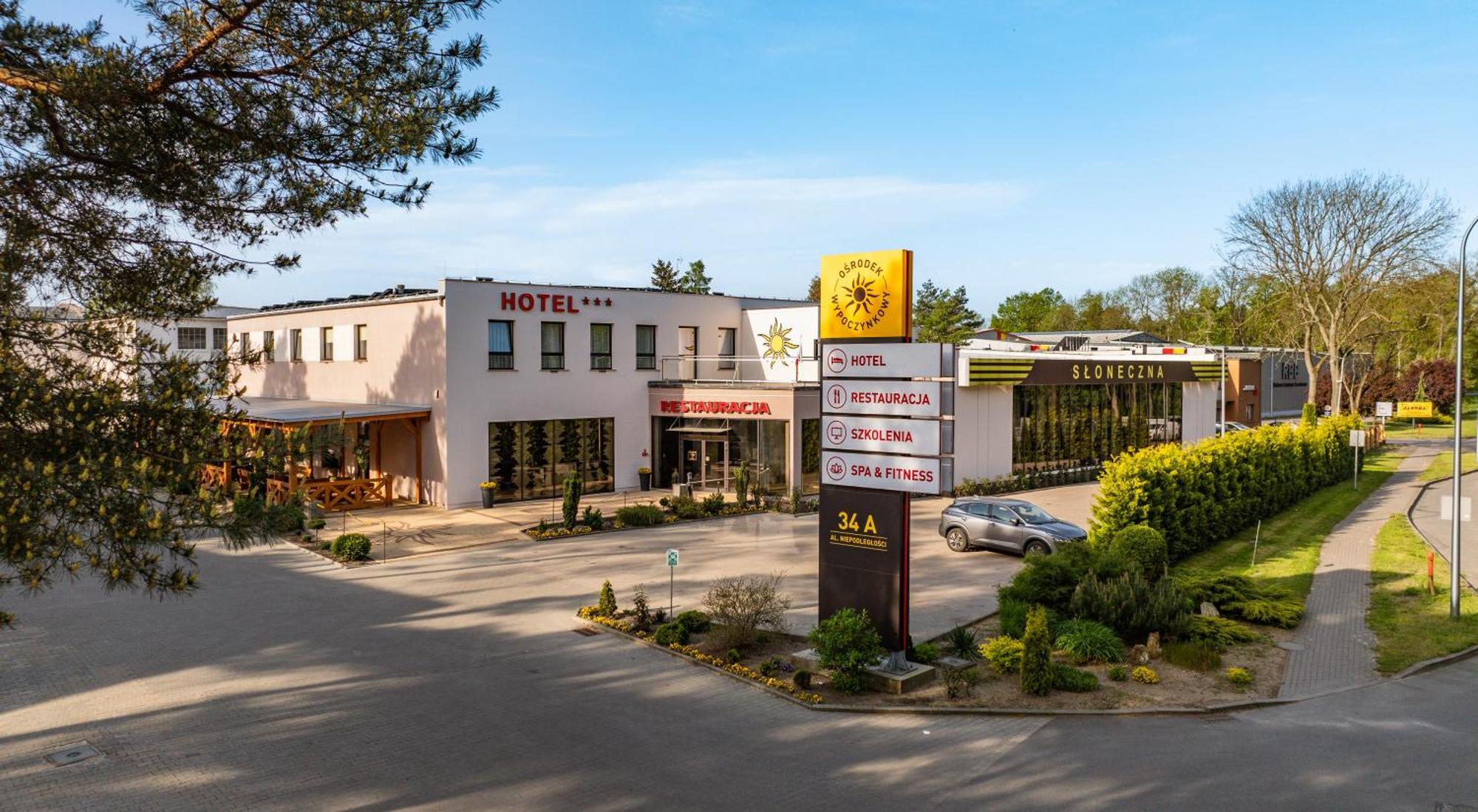 Hotel - Restauracja "Sloneczna" Jarocin Ngoại thất bức ảnh