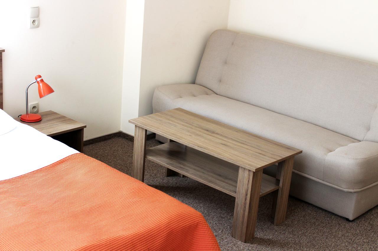 Hotel - Restauracja "Sloneczna" Jarocin Ngoại thất bức ảnh